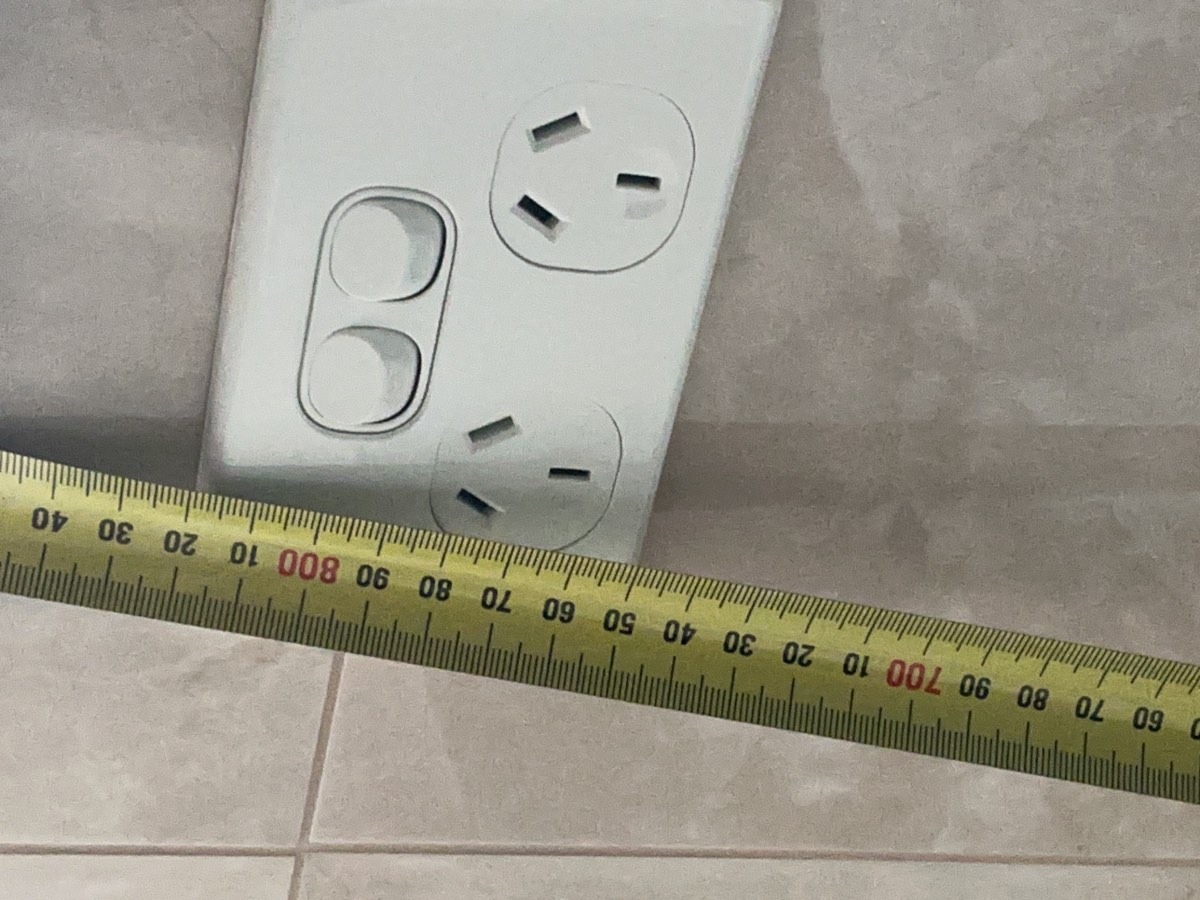 Fitting inside the zone around a bath, Austral