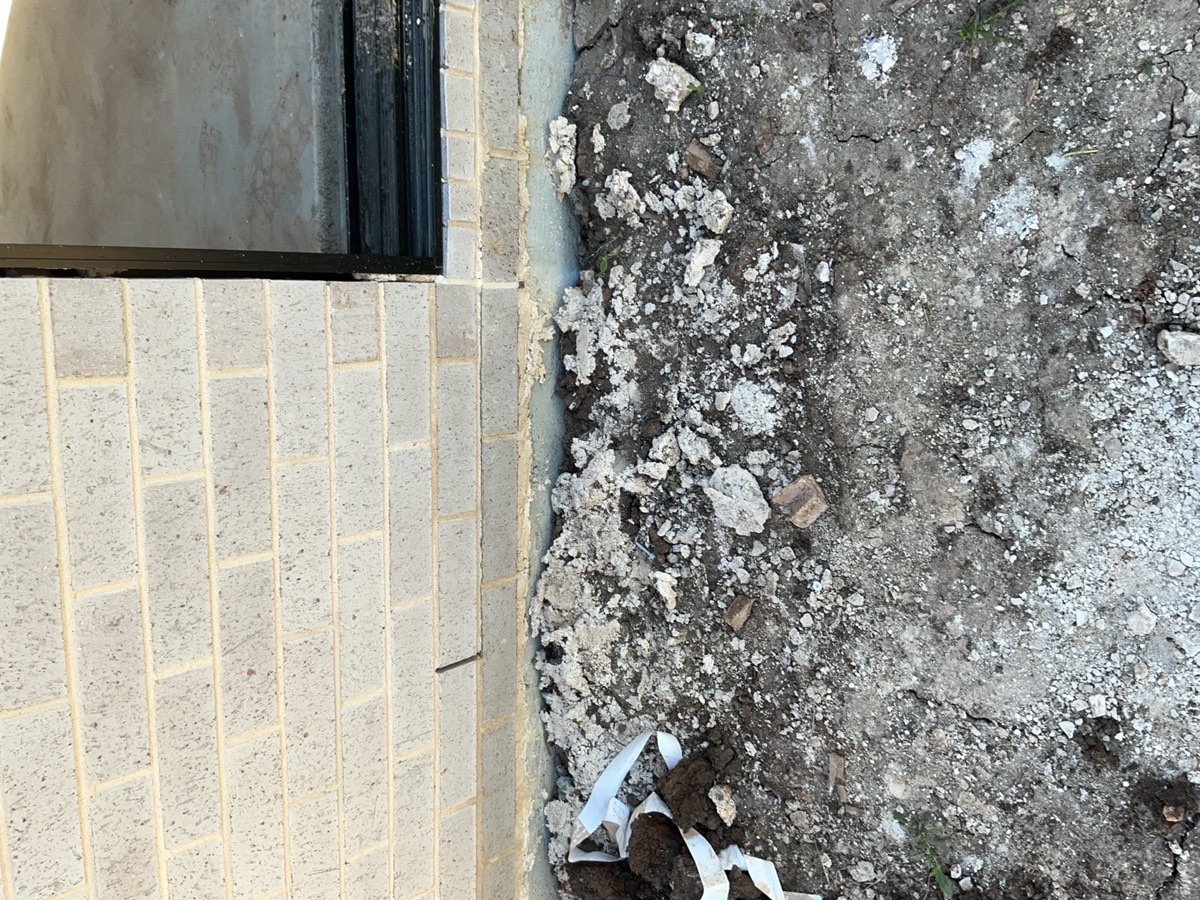Excess mortar in the cavity, Austral