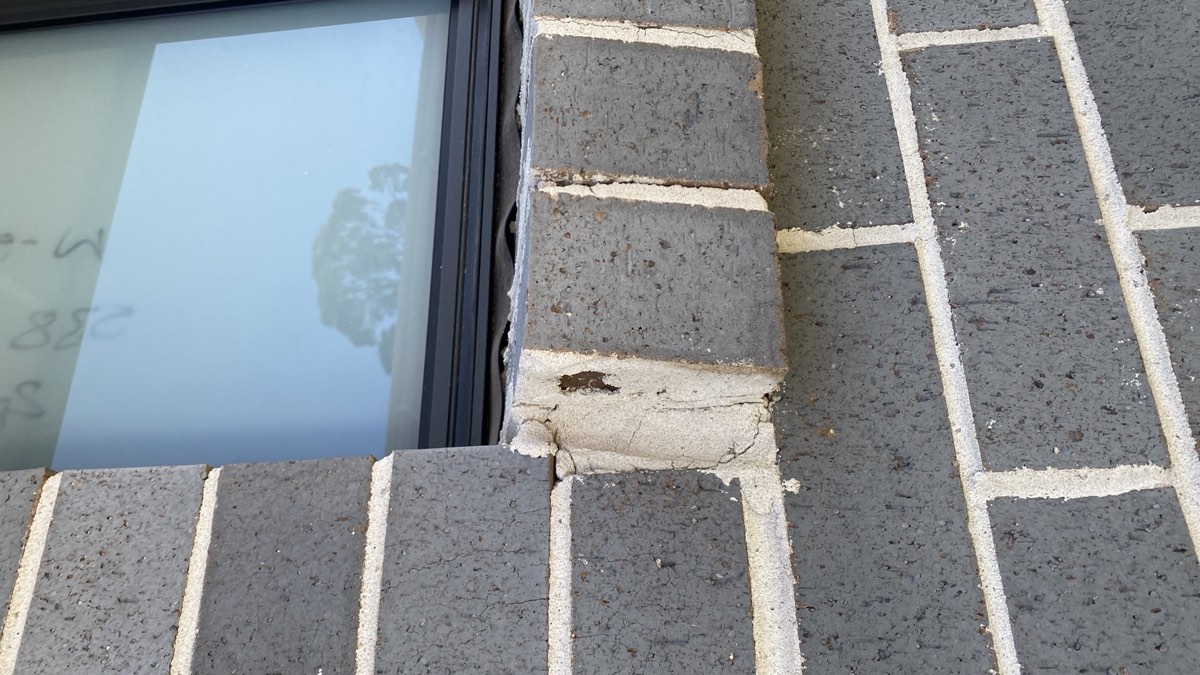 Loose window sill, Austral